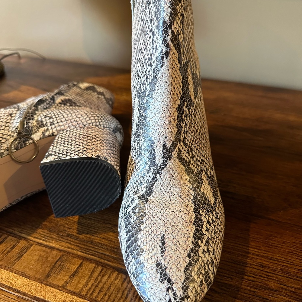 ABLE snake boot leather NWOT